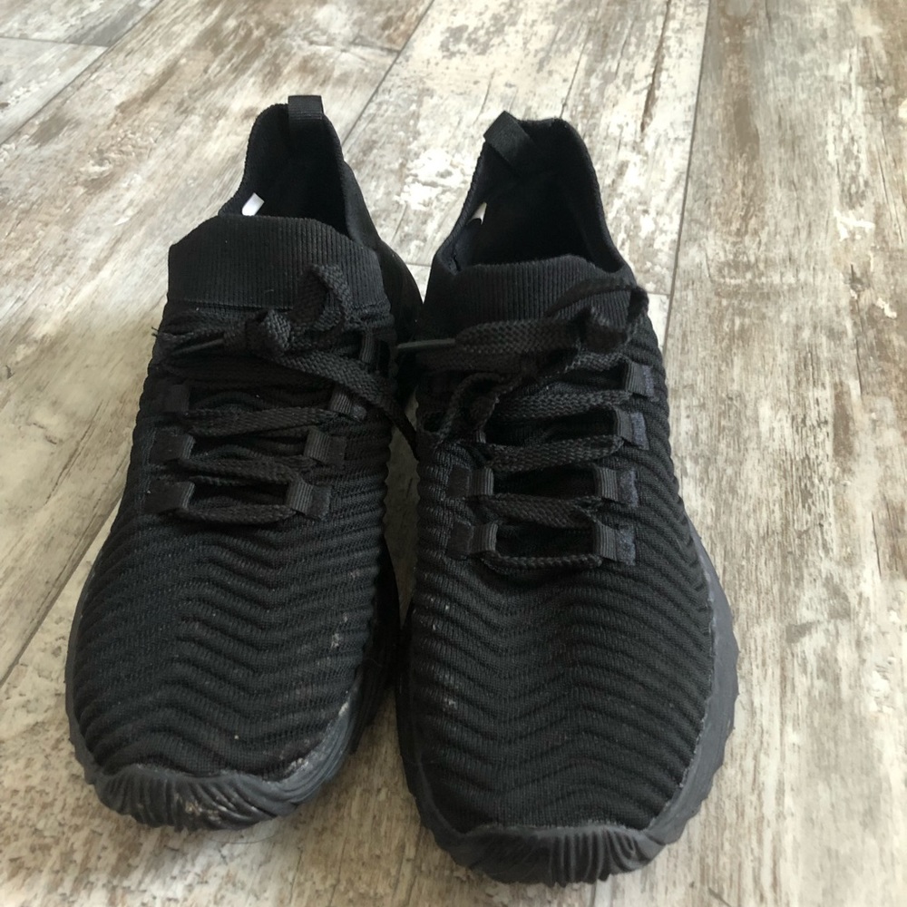 Black non slip shoes